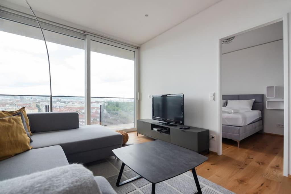 Hoch Hinaus, Neu Und Stilvoll Mit Pool Am Dach Apartment Wina Bagian luar foto
