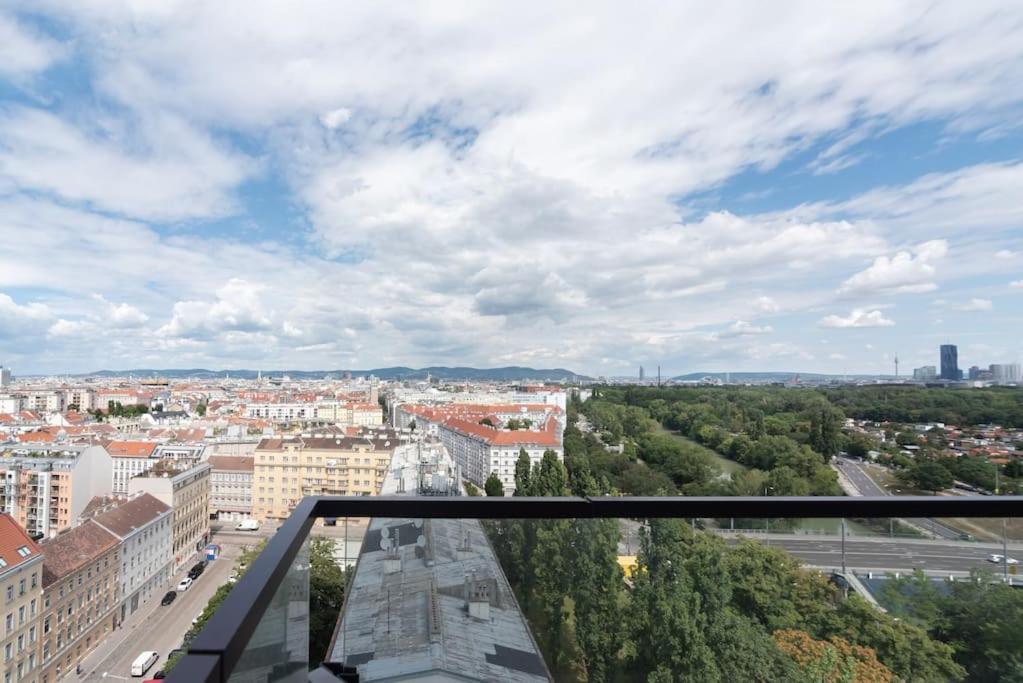 Hoch Hinaus, Neu Und Stilvoll Mit Pool Am Dach Apartment Wina Bagian luar foto