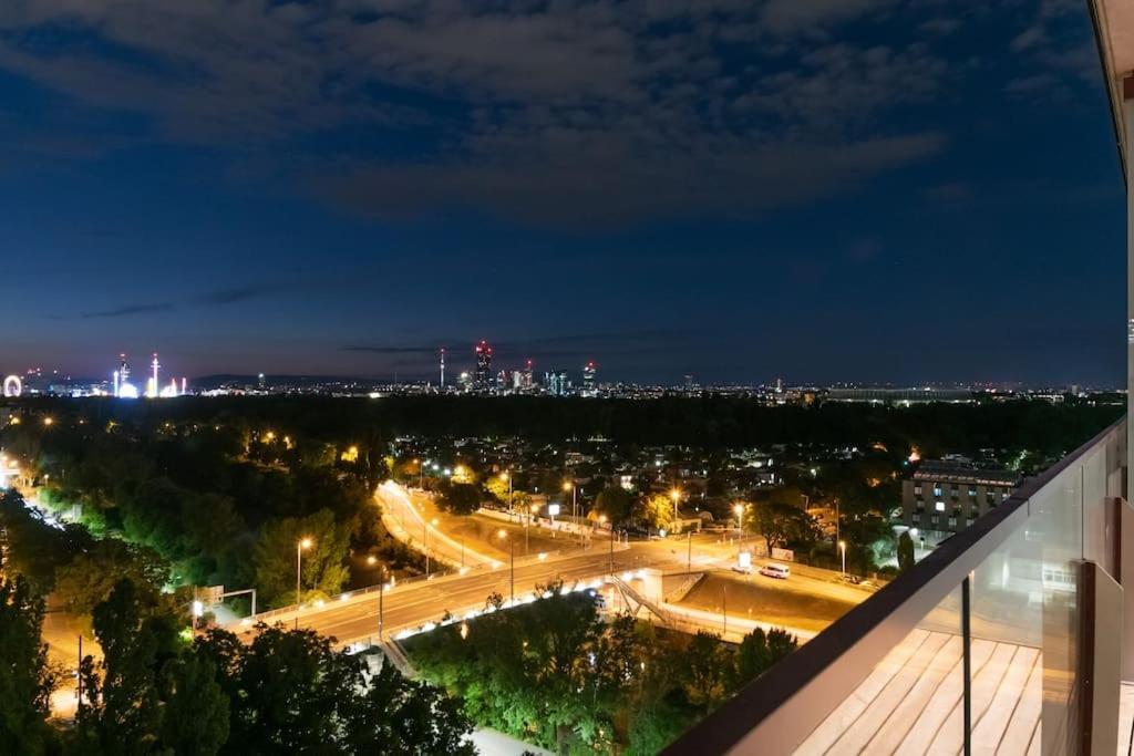 Hoch Hinaus, Neu Und Stilvoll Mit Pool Am Dach Apartment Wina Bagian luar foto