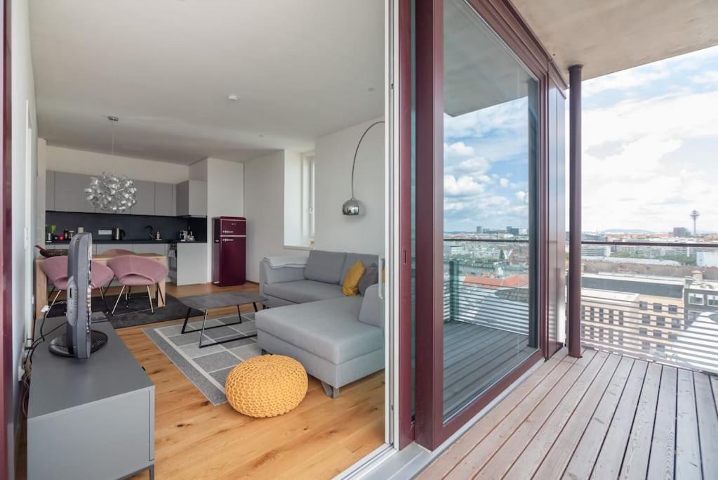 Hoch Hinaus, Neu Und Stilvoll Mit Pool Am Dach Apartment Wina Bagian luar foto