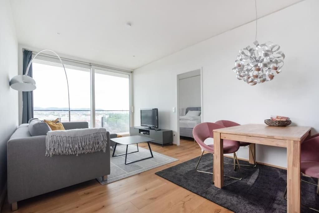 Hoch Hinaus, Neu Und Stilvoll Mit Pool Am Dach Apartment Wina Bagian luar foto