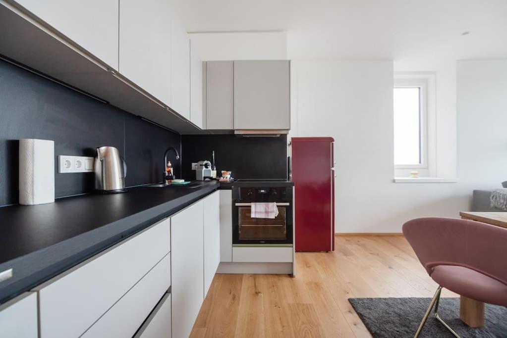 Hoch Hinaus, Neu Und Stilvoll Mit Pool Am Dach Apartment Wina Bagian luar foto