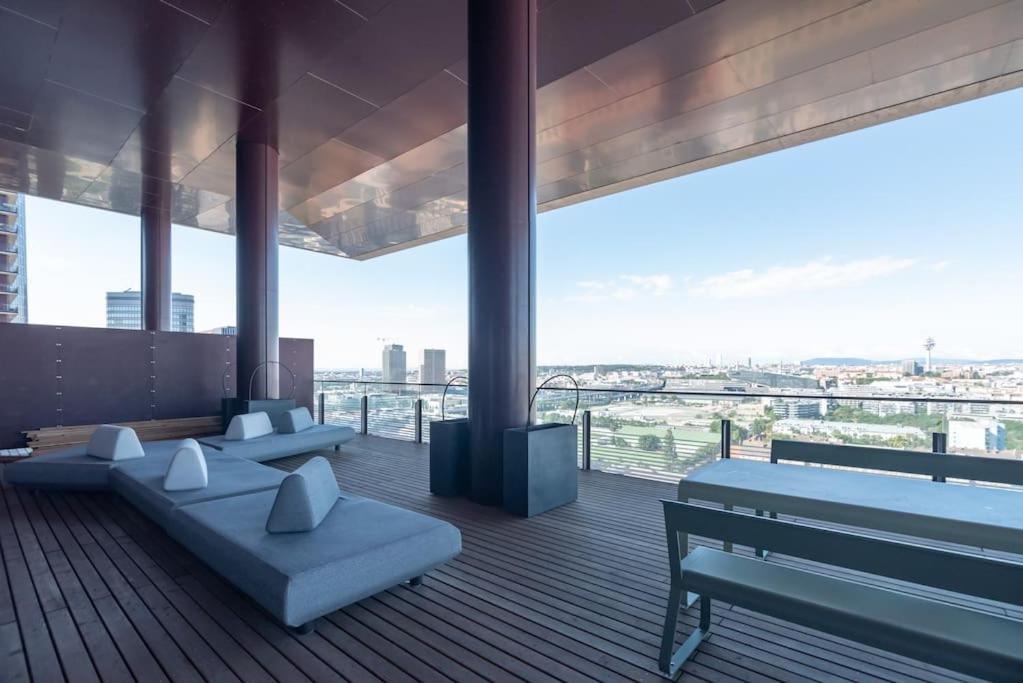 Hoch Hinaus, Neu Und Stilvoll Mit Pool Am Dach Apartment Wina Bagian luar foto